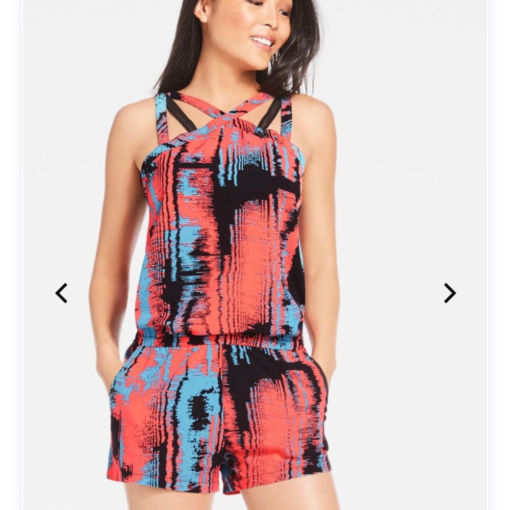 NWOT** Fabletics Liza Heat Wave Print XS Romper - Picture 3 of 8